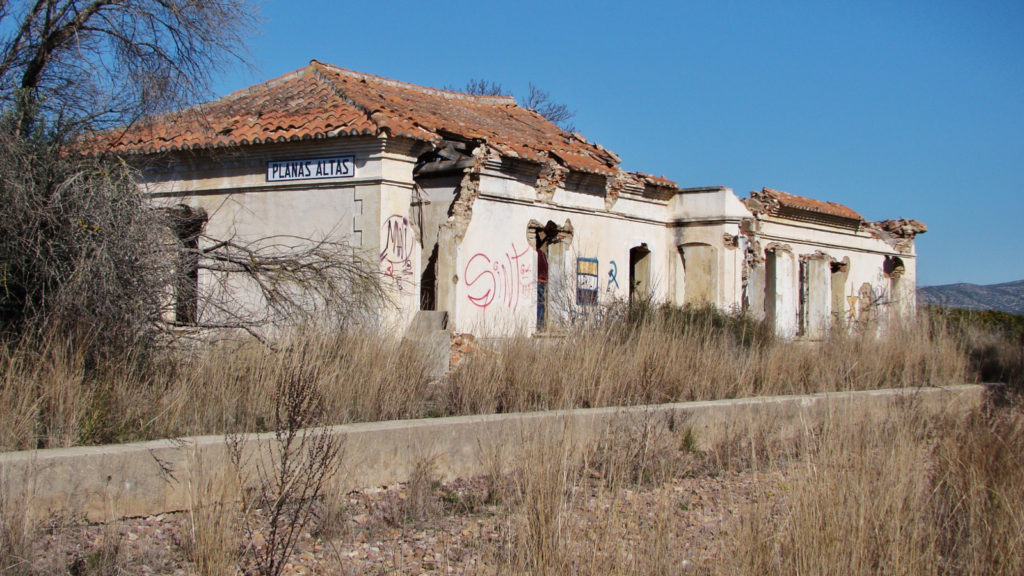 Foto 4. Aspecte que presenta l'edifici de l'antiga dependència de Planes Altes. Autor: Adrià Pàmies. 02/2014.